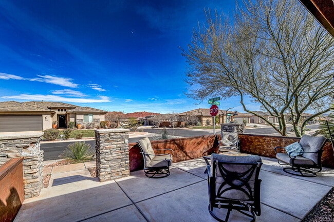 Building Photo - "Charming 3-Bedroom Retreat with 2 Baths and 2150 Sq. Ft. of Comfort in Santa Clara!"