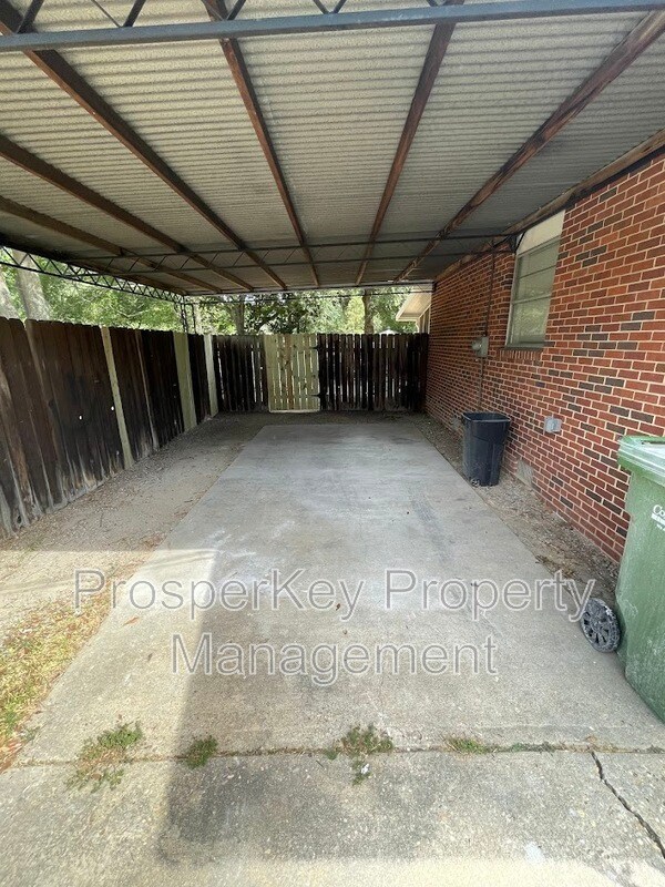 Building Photo - 4905 Wellborn Dr