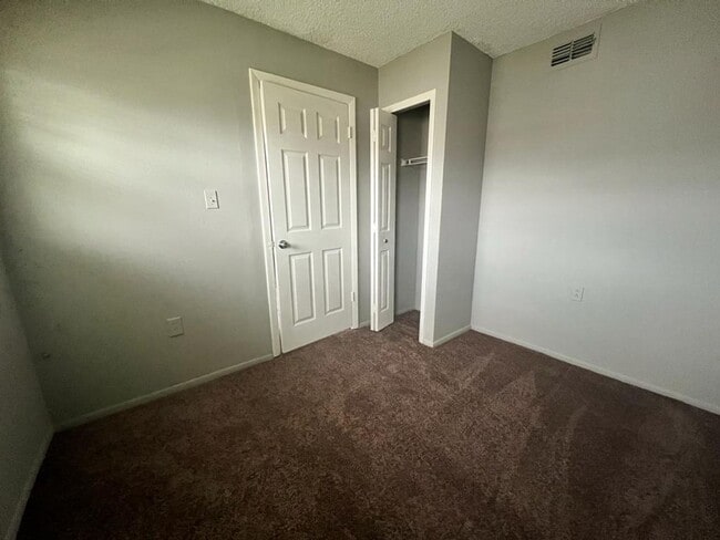 Building Photo - Spacious 3 Bed/2 Bath Condo on Las Palmas ...