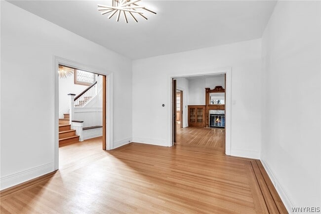 Building Photo - 887 W Ferry St