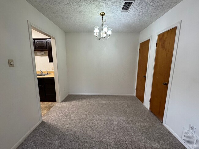 Building Photo - 2-Bedroom Duplex for Rent in Killeen