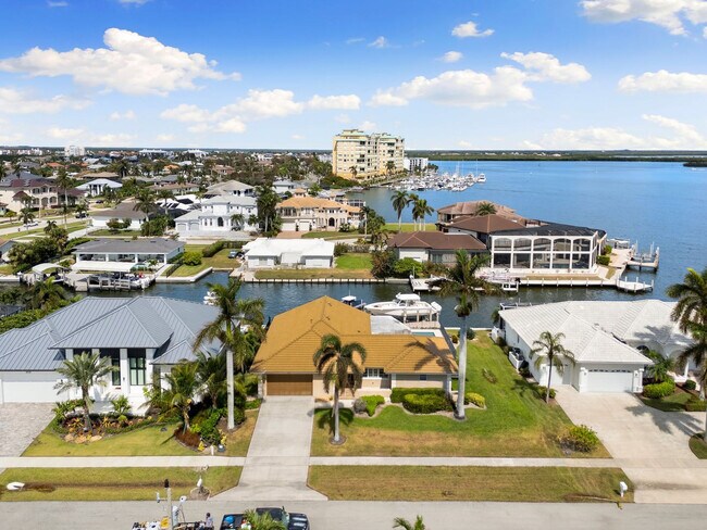 Building Photo - 874 Magnolia Ct