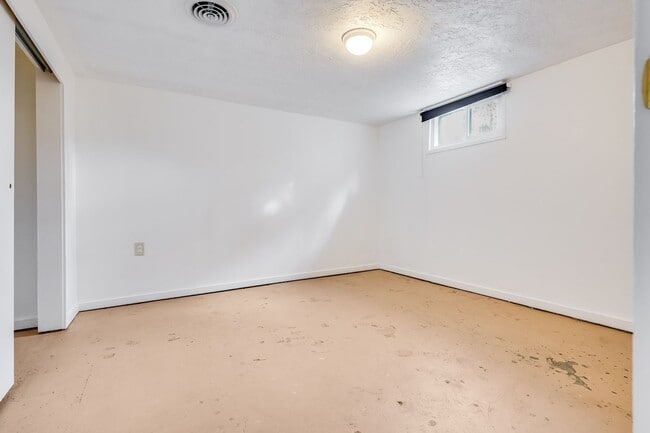 Building Photo - ? Beautifully Remodeled Home Near Brentwood Park – A Must See! ?