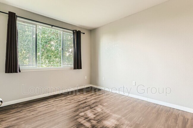 Building Photo - 804 Summer Hawk Dr
