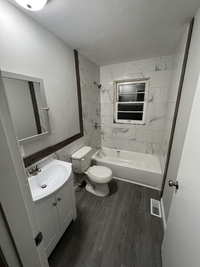 Building Photo - 132 Allnutt Dr