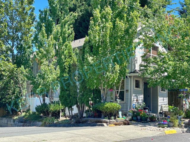 Building Photo - Spacious 3-Bed Oasis with 1.5 Baths in Portland – Your Next Home Awaits!