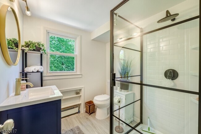 Building Photo - 6 Waughaw Rd