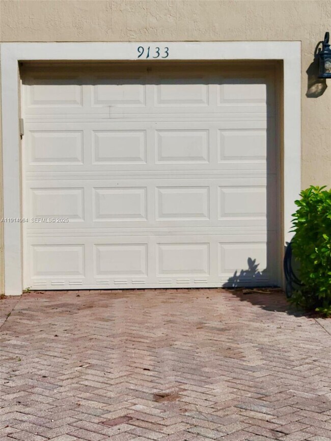 Building Photo - 9133 Pershore Pl