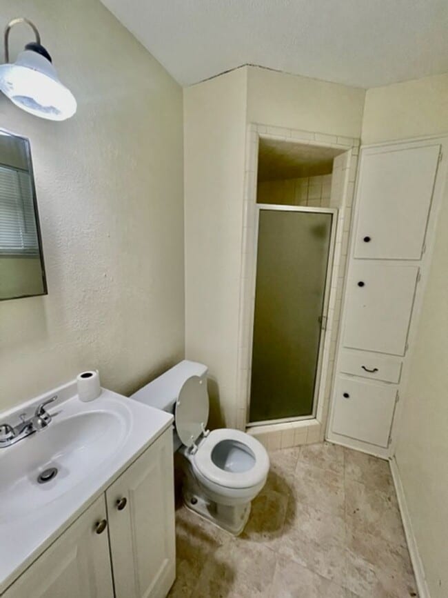Building Photo - 5412 Lake Crest Dr