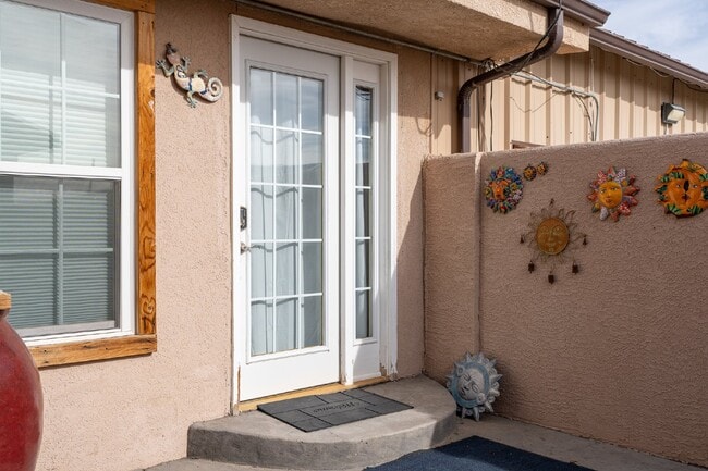 Building Photo - Desert Oasis – Furnished Executive Room in...