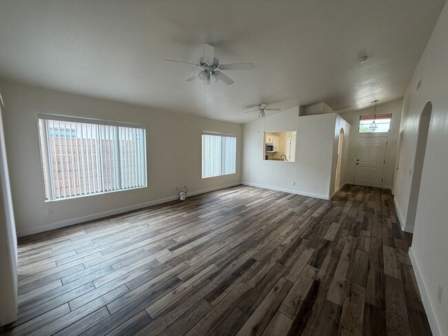 Building Photo - 12710 W Ash St