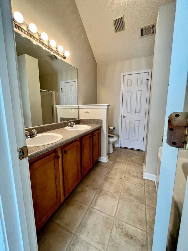 Building Photo - 110 Faybrook Dr