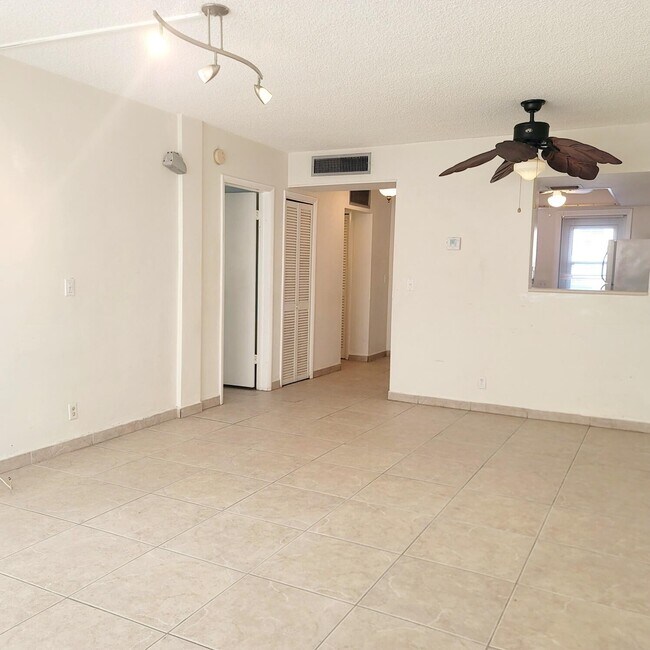 Building Photo - 1333 E Hallandale Beach Blvd