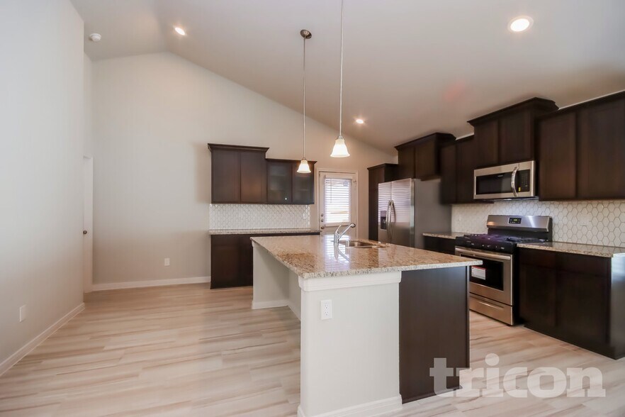 Building Photo - 9838 Gln Brk Ln