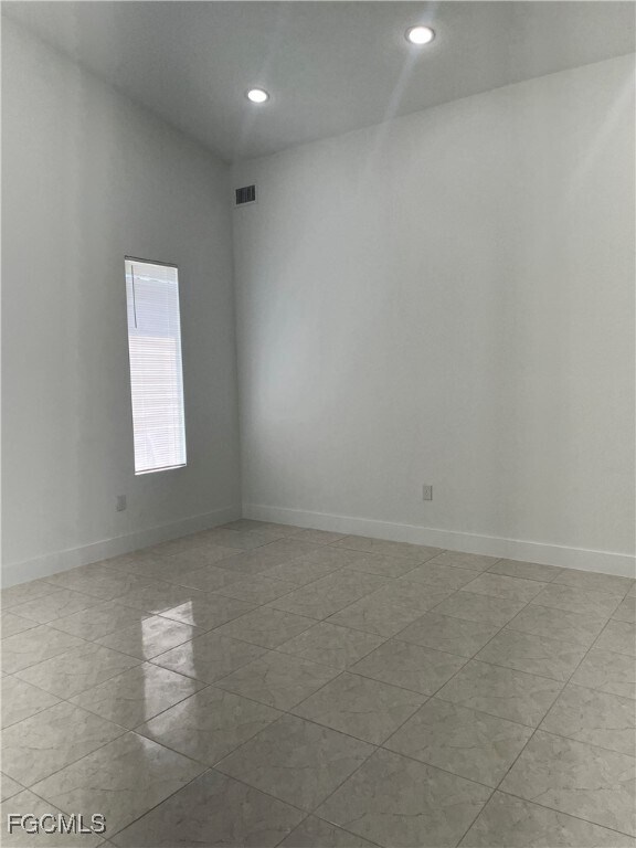 Building Photo - 1206 Lake Ave