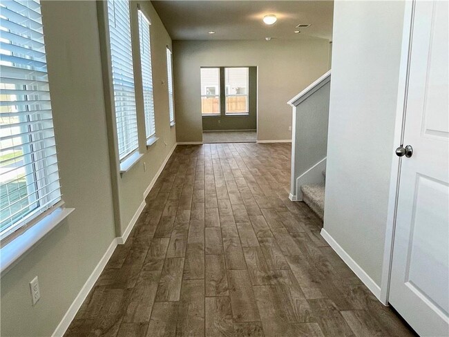 Building Photo - 208 Living Reef Dr