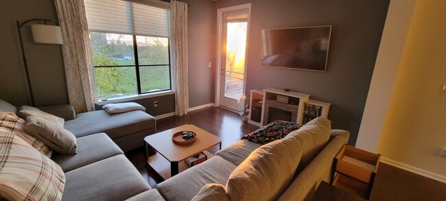 Building Photo - 800 N 8th St