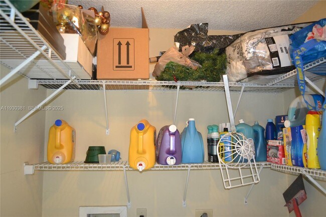 Building Photo - 9727 Hammocks Blvd