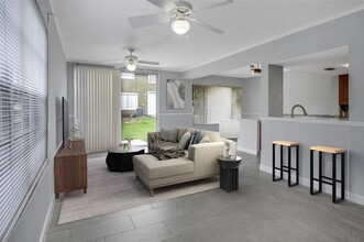 Building Photo - 603 Coconut Palm Way