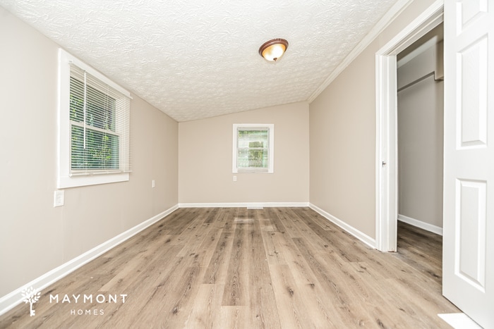 Building Photo - 422 Hawthorne Cir