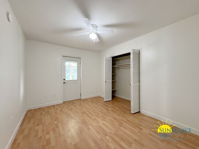Building Photo - 1501 Royal Palm Dr