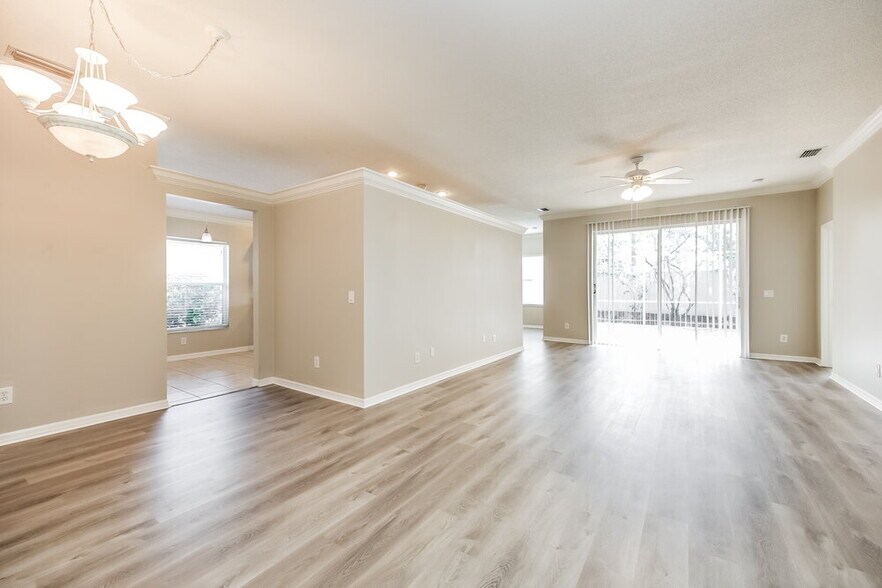 Building Photo - 304 Fareham Dr
