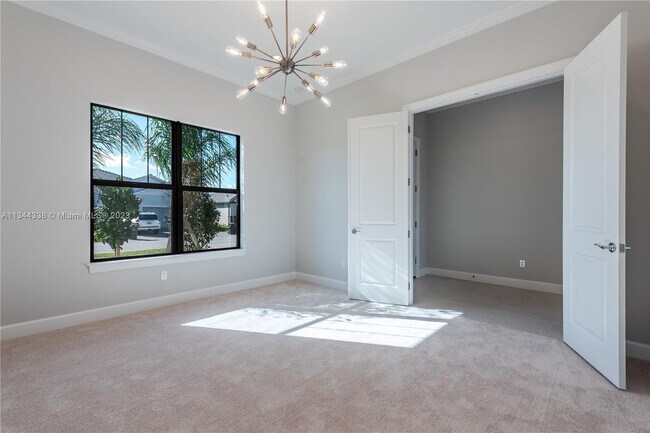 Building Photo - 627 SE Boboli Way