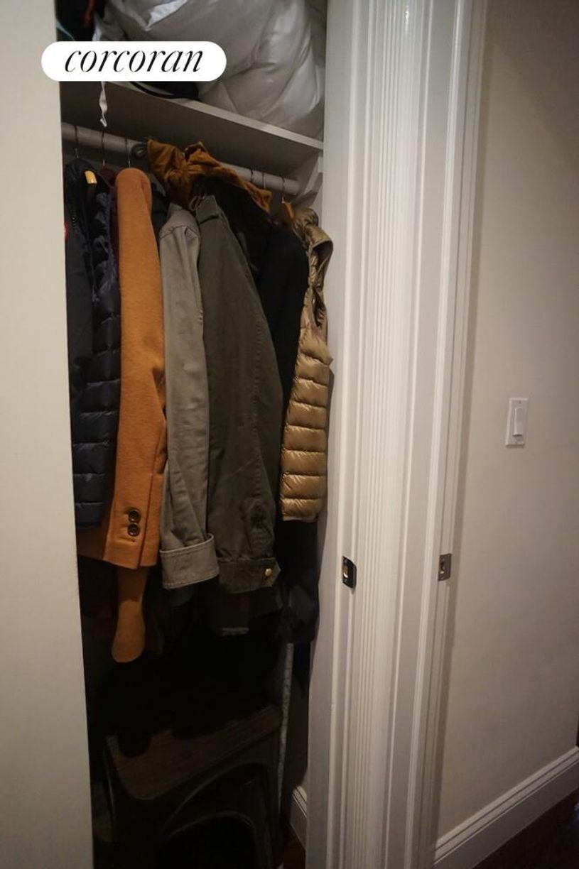 Building Photo - 254 W 15th St