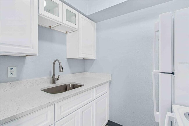 Building Photo - 140 112th Ave N