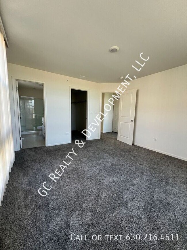Building Photo - 2217 Parkside Dr