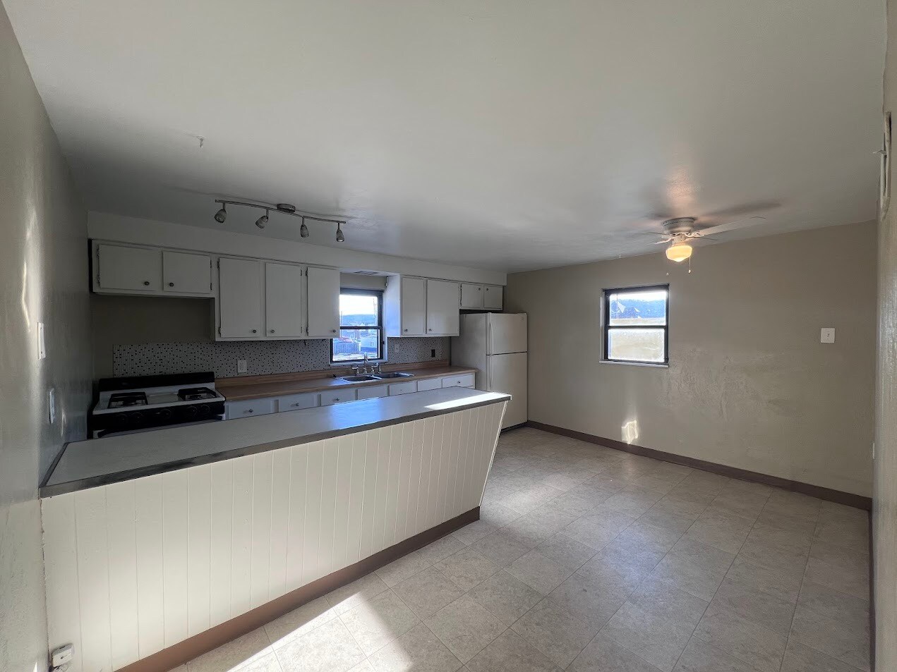 Building Photo - 310 28th St