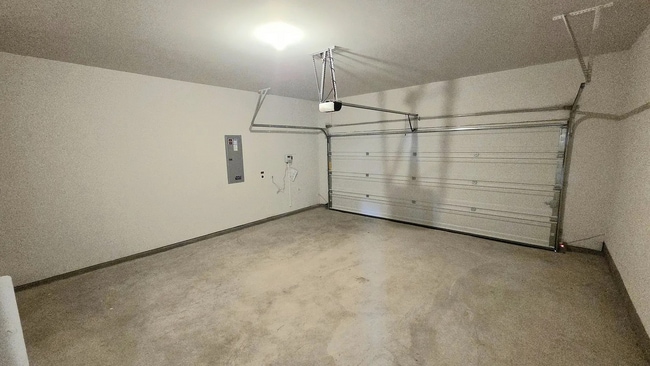 Building Photo - 3029 Hollybrook Ln