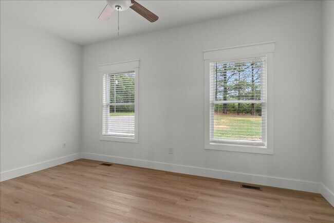 Building Photo - 246 Magnolia Dr