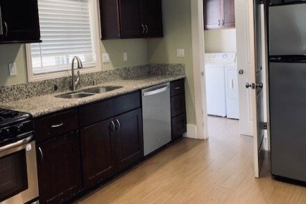 Large, modern kitchen - 926 N Maple St