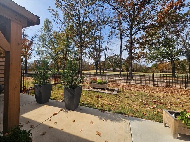 Building Photo - 97 Perth Dr