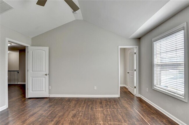 Building Photo - 7245 Heritage Oak Ct