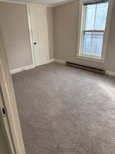 Building Photo - 16 Kinderhook St