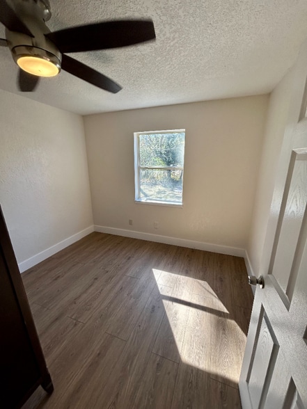 Building Photo - 18812 Carr Dr