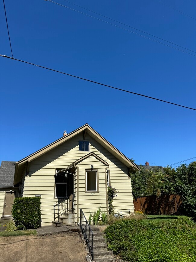 Building Photo - 9657 N Leonard St