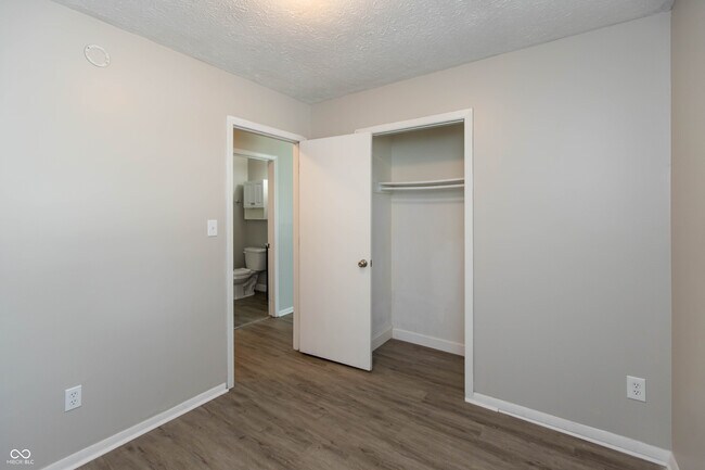 Building Photo - 9410 Meadowlark Dr
