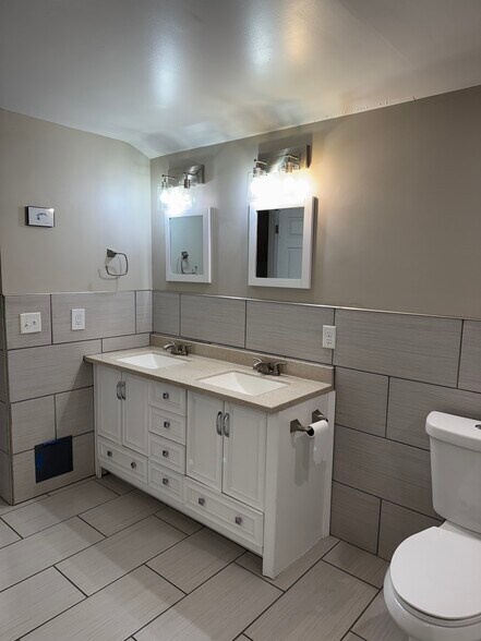 Building Photo - 93 Whitney Pl