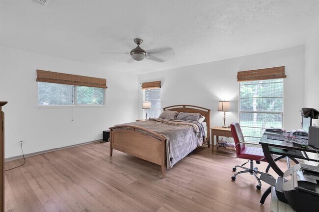 Building Photo - 5928 Sinclair Dr