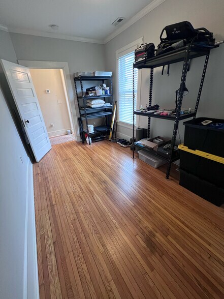 Building Photo - 504 N Loudoun St