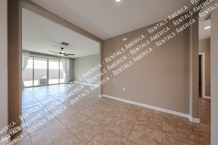 Building Photo - 29539 W Whitton Ave