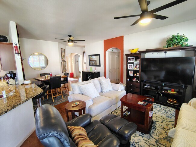 Building Photo - 593 Sinatra Way