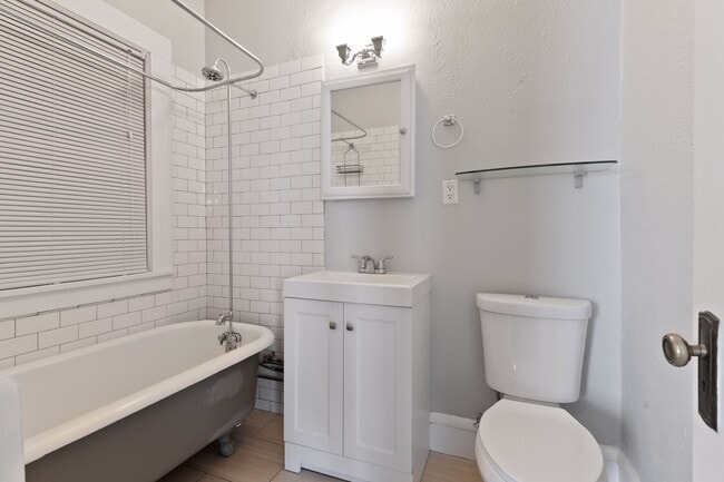 Bathroom - 2222 Nicollet Avenue