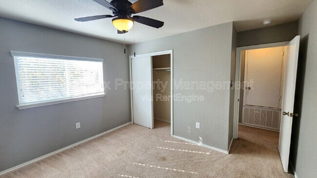 Building Photo - 10138 Emerald Sun