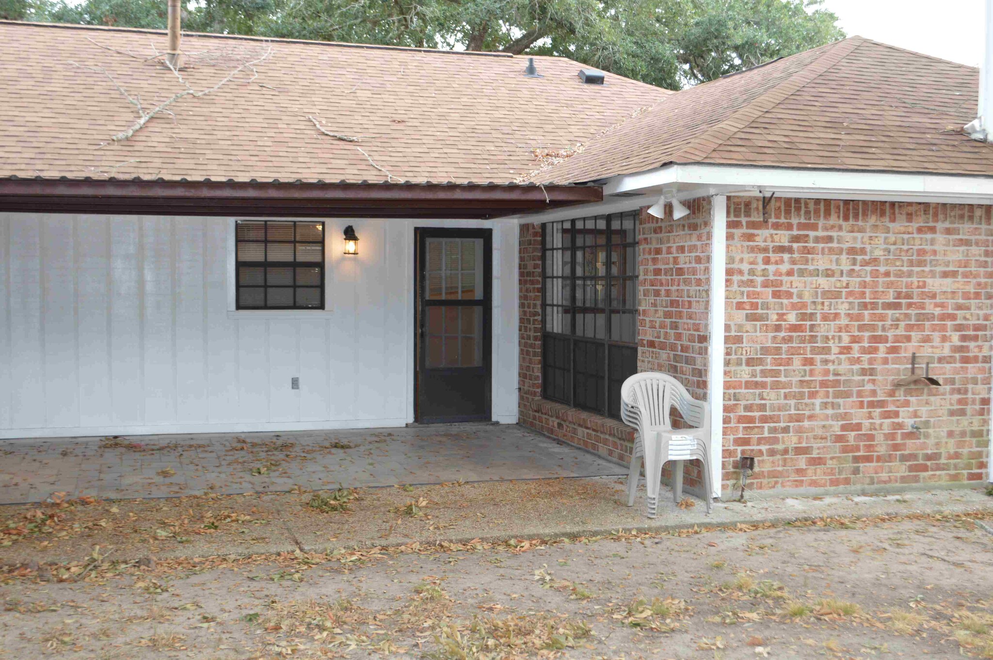 covered patio - 1713 Oakdale Dr