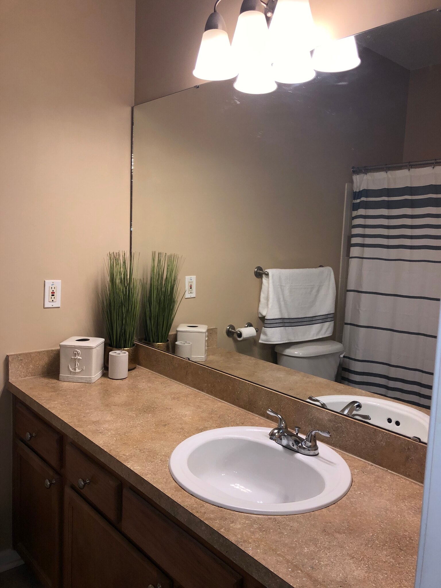 Bathroom with Tub/Shower Combo - 45 Sycamore Ave