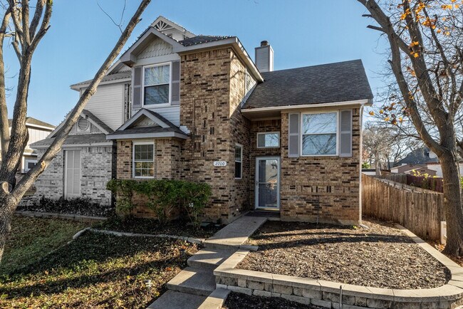 Building Photo - 2719 Stratford Ct
